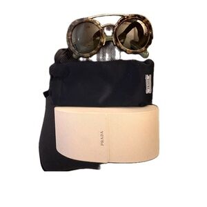 Gorgeous Green/animal print Authentic PRADA sunglasses